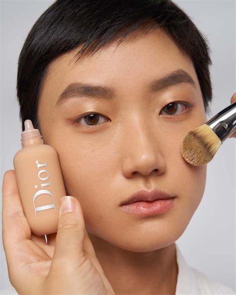 The Makeup Look For Dior Cruise 2022 Includes This Surprising 